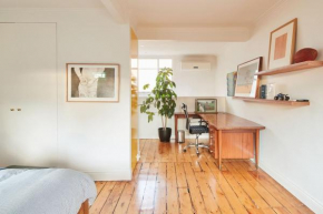 The Retro Soul - Cosy CBD Refuge for Creative Minds